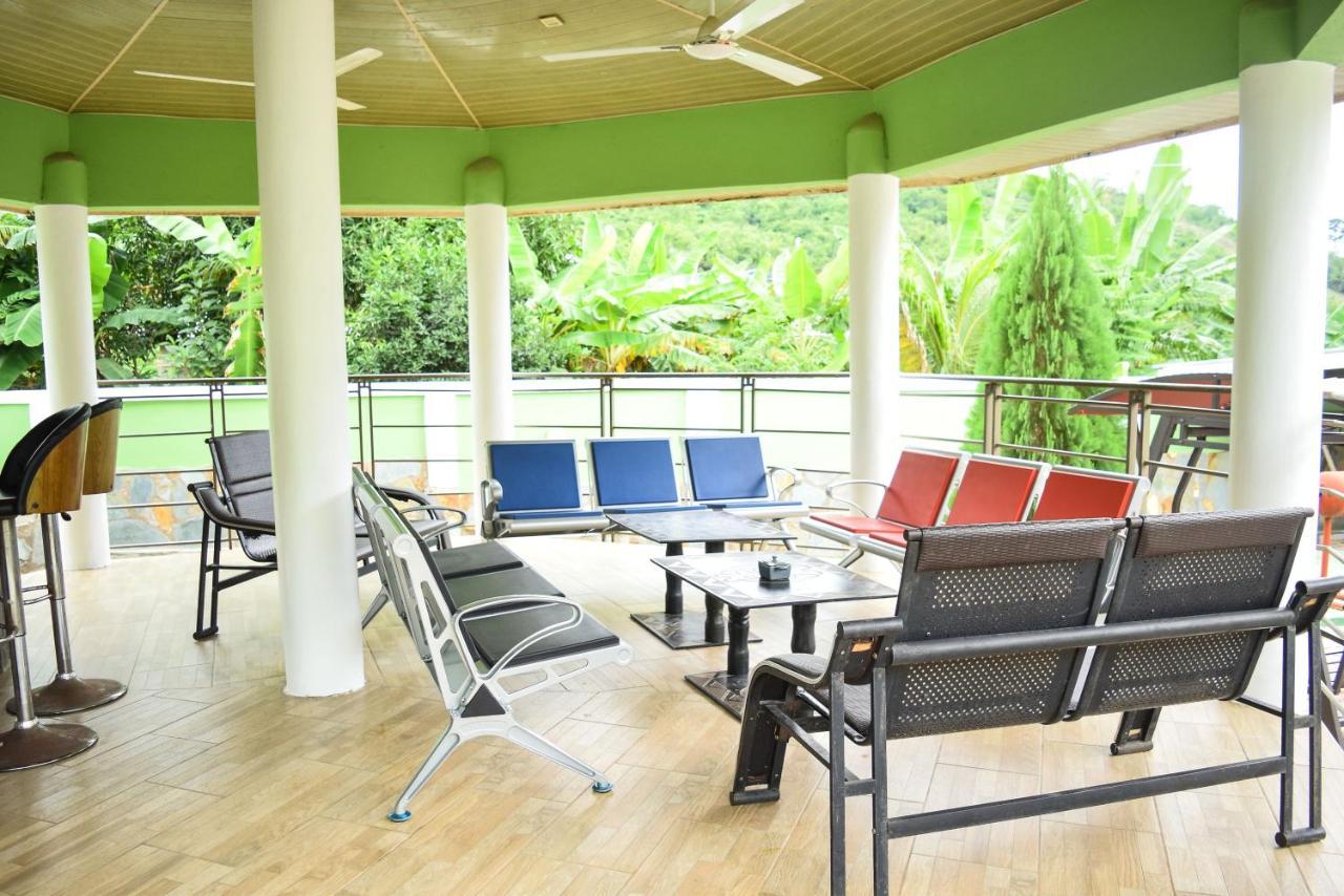 3A'S Guest House Akosombo Exteriör bild